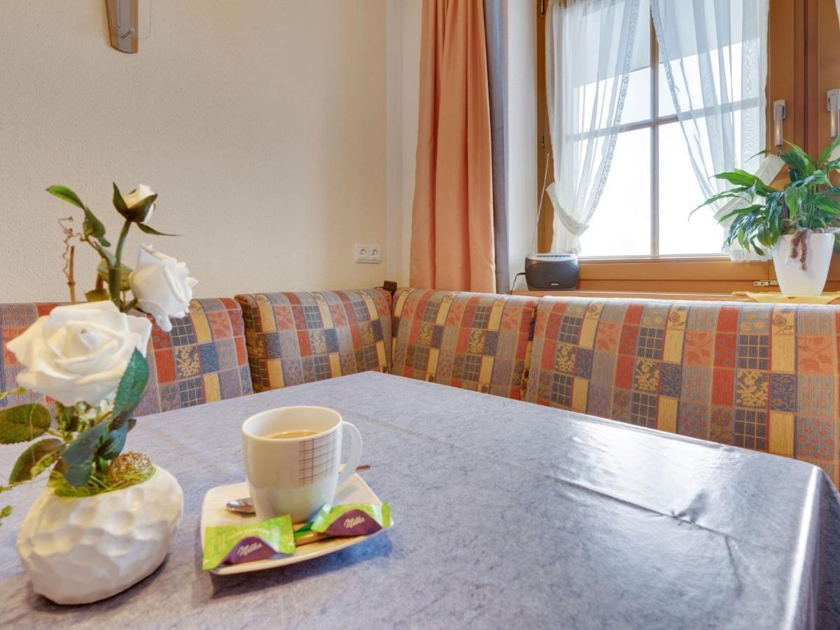 Quaint Apartment in Hainzenberg near Horbergbahn Exterior foto